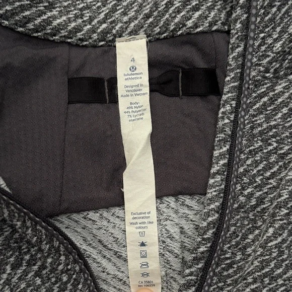 Chic Lulemon Patterned Pullover - Picture 3 of 3